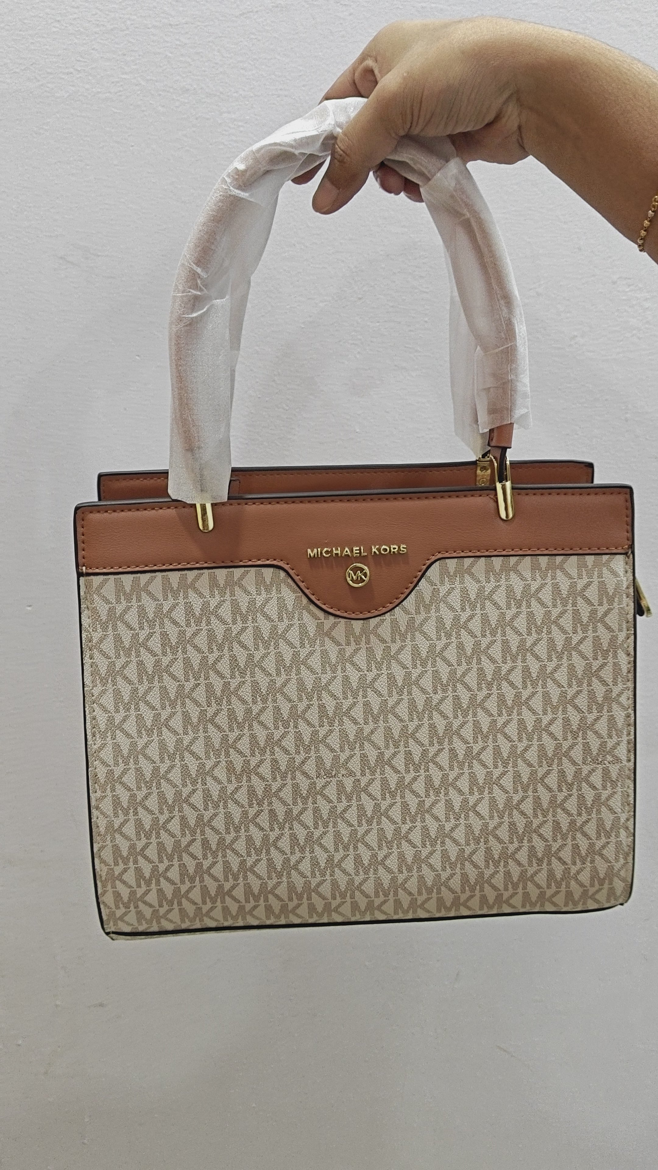 Michael Kors Classic Design Handle Bag M23-5